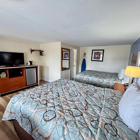 Days Inn By Wyndham - Cape Cod West Yarmouth Exterior photo