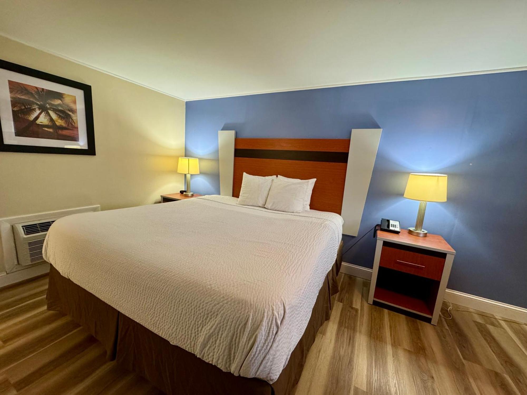 Days Inn By Wyndham - Cape Cod West Yarmouth Exterior photo