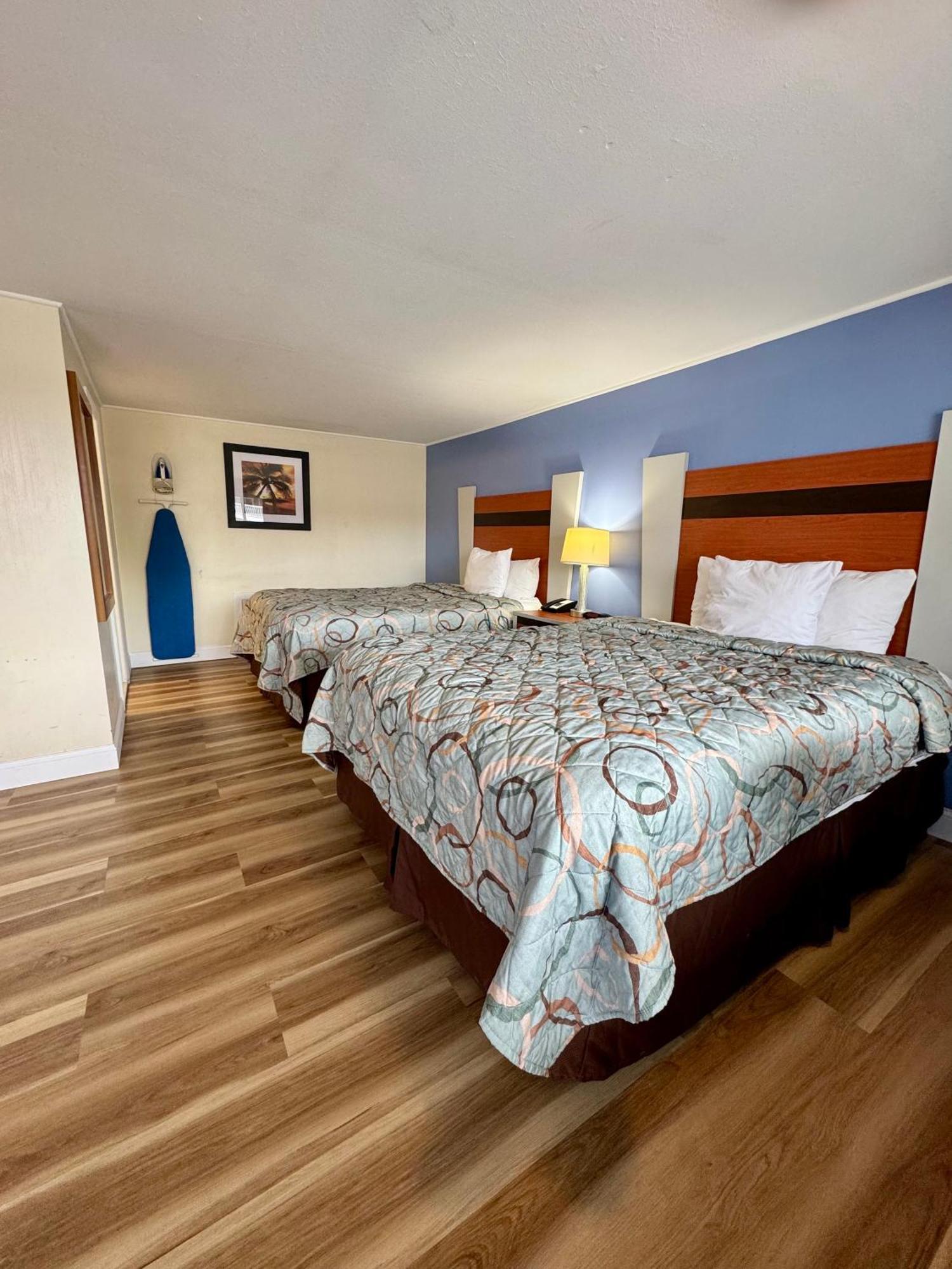 Days Inn By Wyndham - Cape Cod West Yarmouth Exterior photo