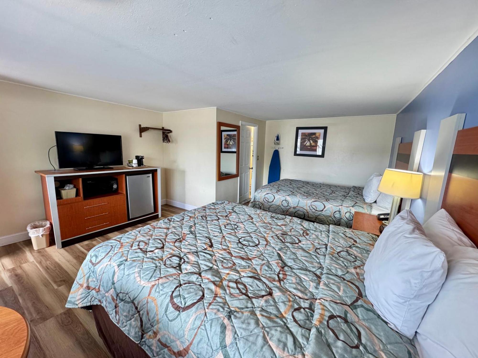 Days Inn By Wyndham - Cape Cod West Yarmouth Exterior photo