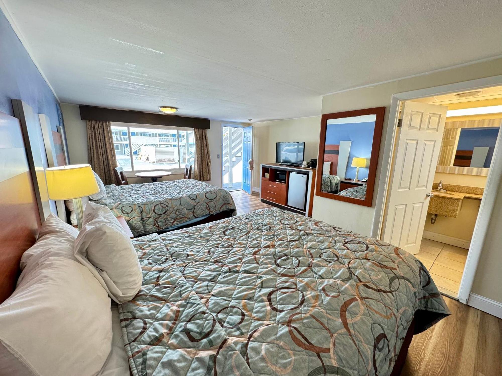 Days Inn By Wyndham - Cape Cod West Yarmouth Exterior photo