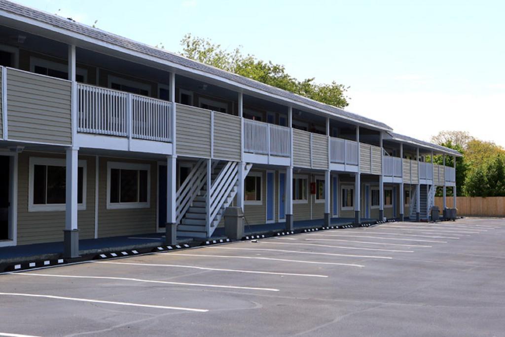 Days Inn By Wyndham - Cape Cod West Yarmouth Exterior photo
