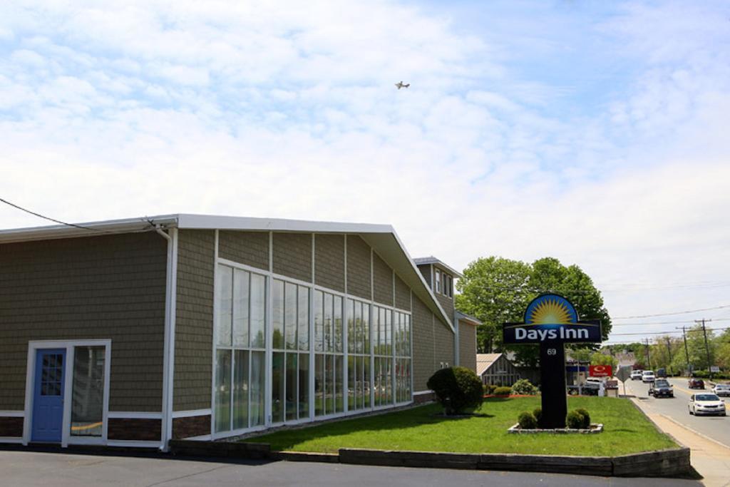 Days Inn By Wyndham - Cape Cod West Yarmouth Exterior photo