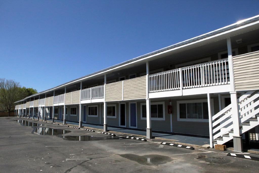 Days Inn By Wyndham - Cape Cod West Yarmouth Exterior photo