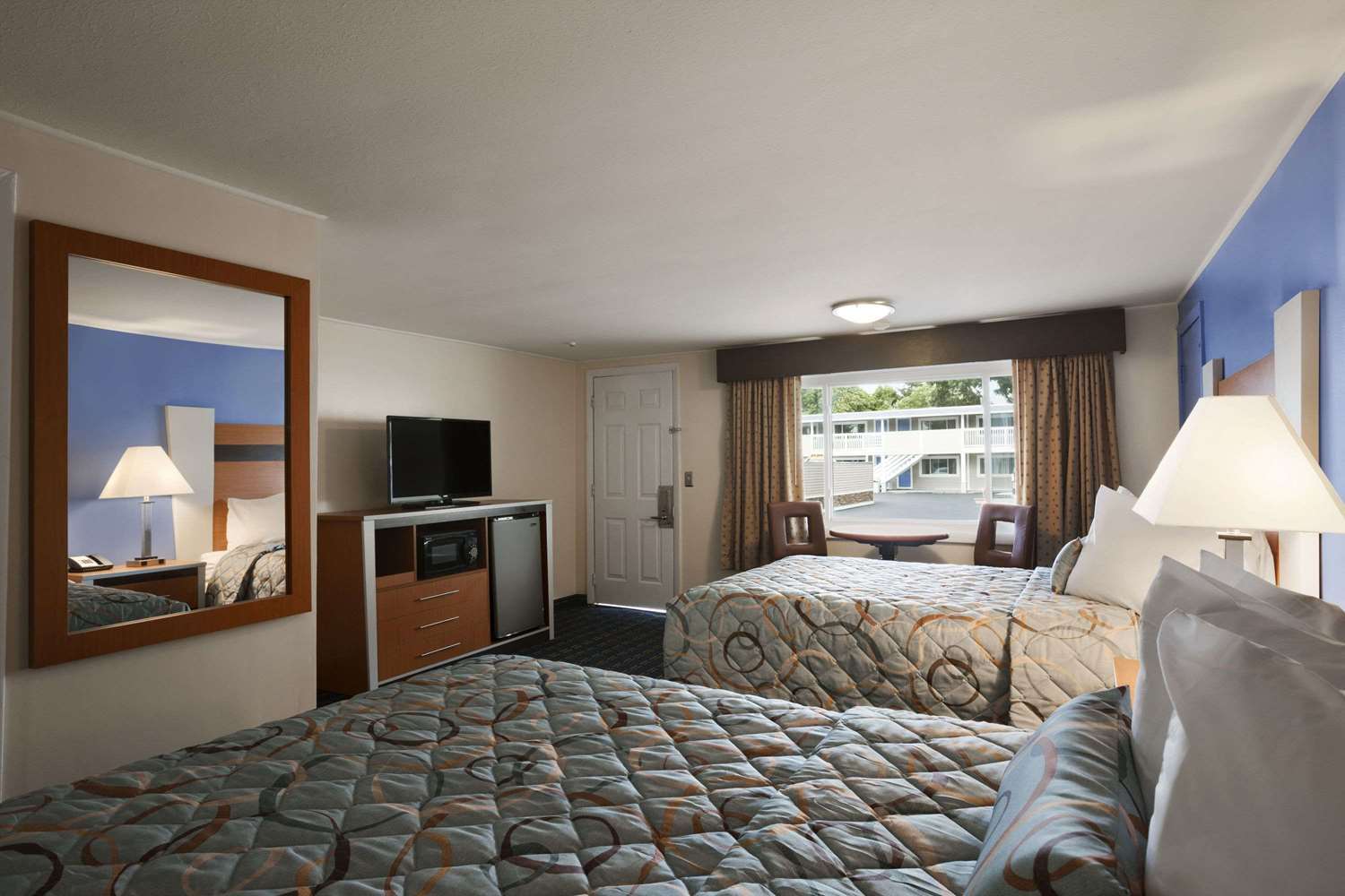Days Inn By Wyndham - Cape Cod West Yarmouth Exterior photo